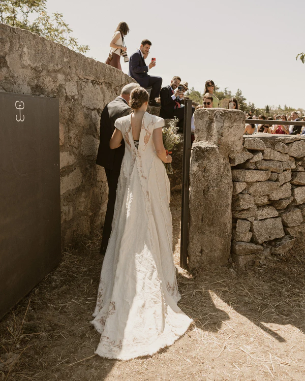 A Playful & Artistic Rural Wedding in Countryside of Madrid