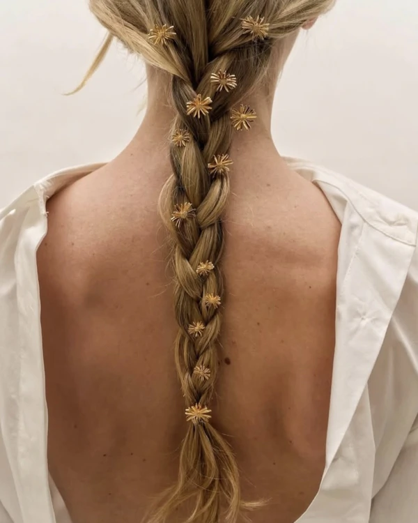 20 It-Girl Bridal Hair Accessories Beyond the Veil