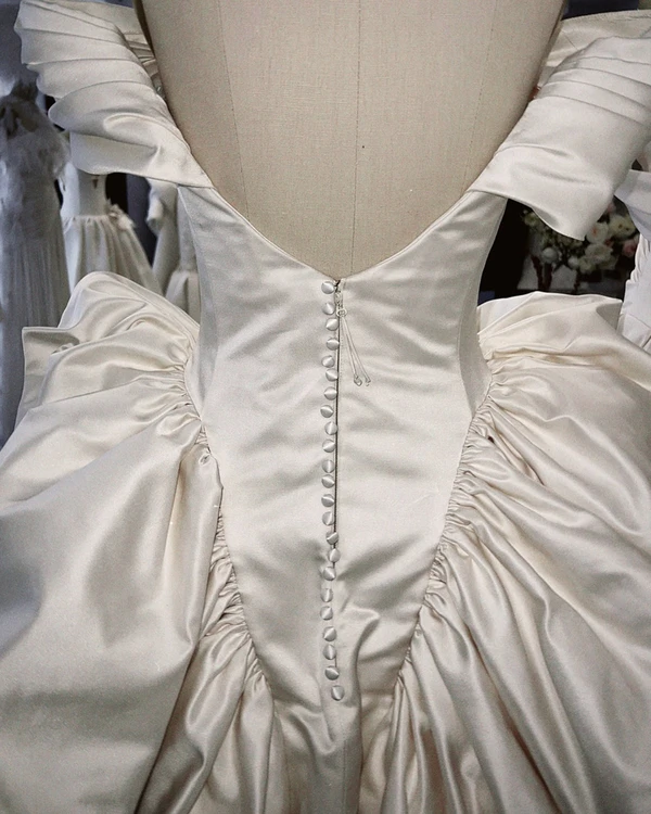 <a href="https://www.instagram.com/houseofgilles/">House of Gilles</a>, Photography: <a href="https://www.instagram.com/calenrose/">Calenrose</a>