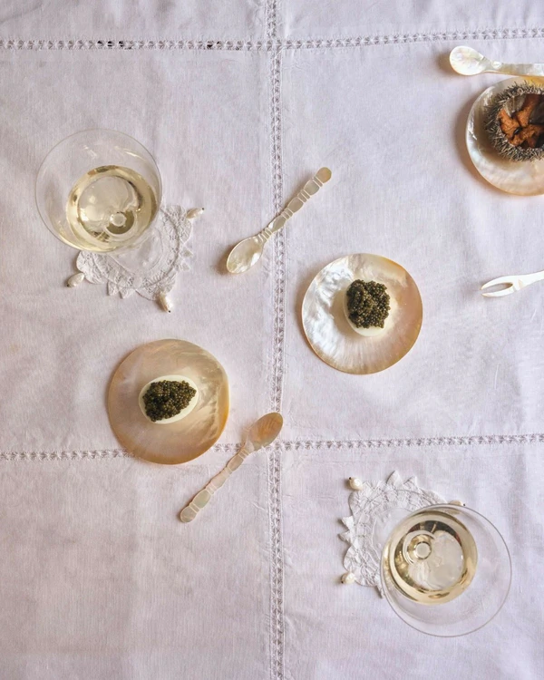7 Brands for Unique Wedding Table Linens