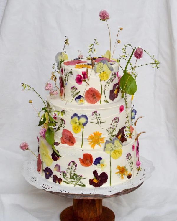 25 Spring-Inspired Wedding Cakes
