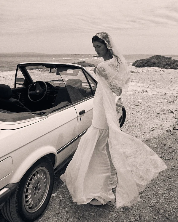 The Ultimate Hair & Beauty Guide for Beach Weddings — photo 1
