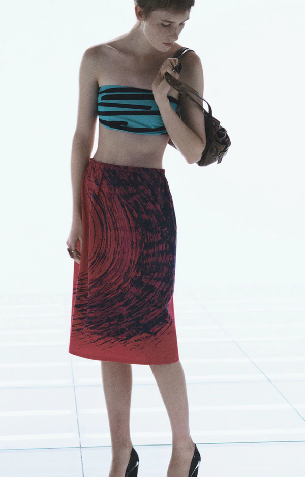 <a href="https://www.instagram.com/p/DdtMfpdDITp/?img_index=4">Prada</a>