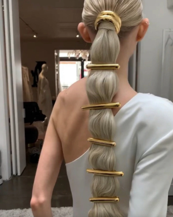 30 Chic Hairstyles for Brides with Long Hair