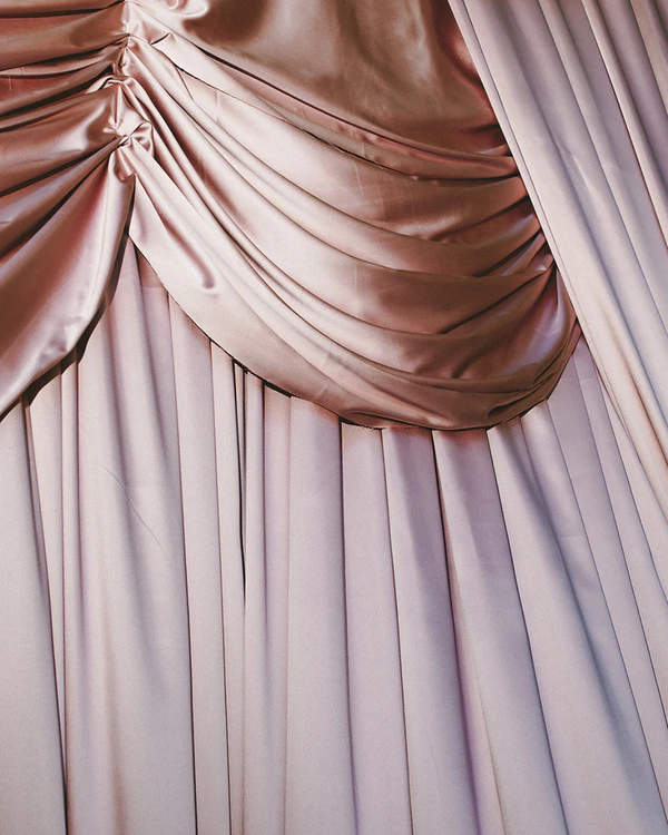 A Cinematic Wedding with Sculptural Installations & a Vibrant Palette in Sicily