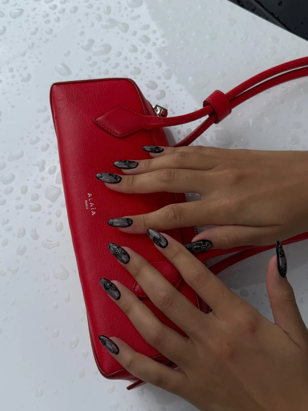 <a href="https://www.instagram.com/p/DZcNNnfiMhO/?img_index=1">Chummy Nails</a>