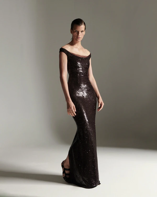 40 Stunning Christmas Party Outfits for 2024