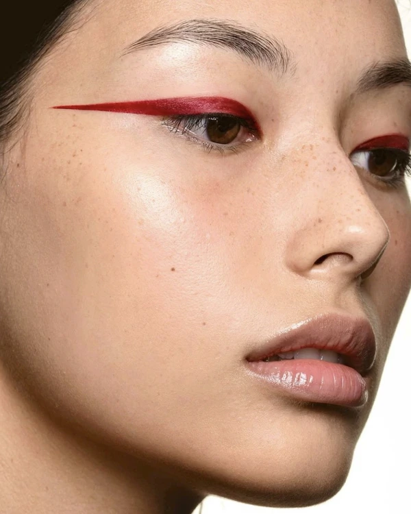 Makeup Trend: Statement Colorful Eyeliner