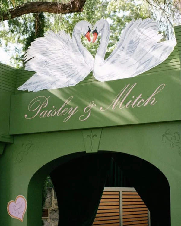 30 Unique Wedding Welcome Sign Ideas For a Stylish First Impression