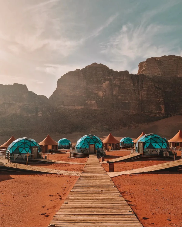 7 Extraordinary Honeymoon Hotels Around the World