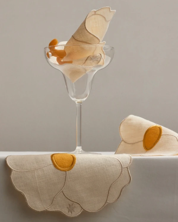 7 Brands for Unique Wedding Table Linens