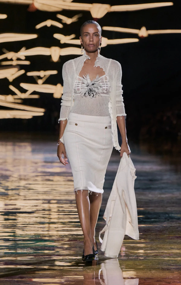 <a href="https://www.chanel.com/gb/fashion/p/27S-PODIUM-002/look-2/">Chanel</a>