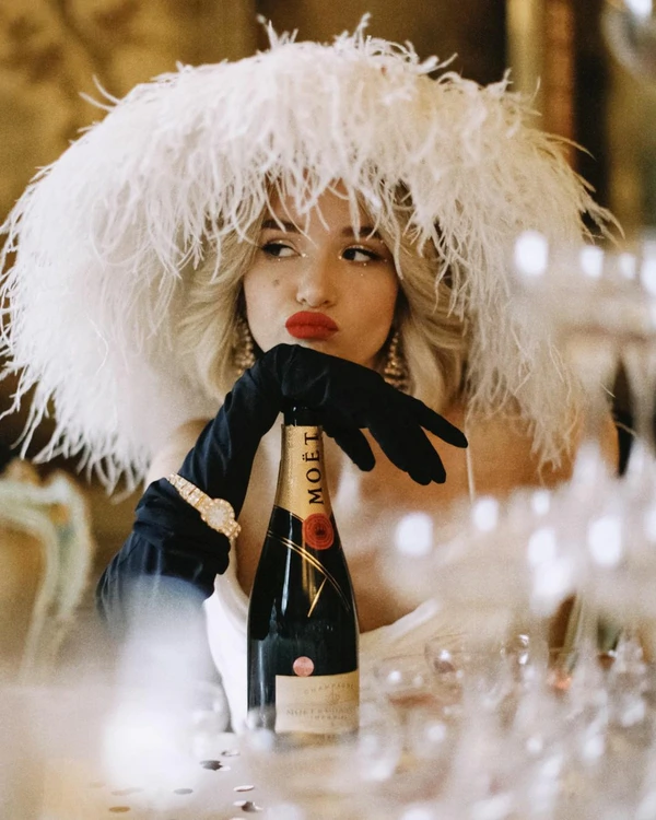Red lips: 5 secrets for brides