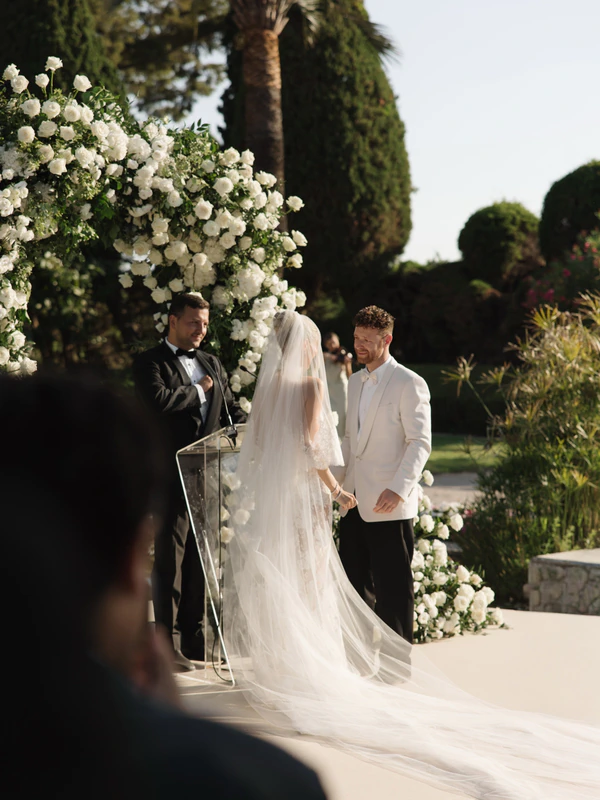 <a href="https://www.instagram.com/p/DaJAcX8lww7/?hl=en&amp;img_index=1">Leonie Hanne</a>, Photography: <a href="https://www.instagram.com/haute.weddings/">Haute Weddings</a>