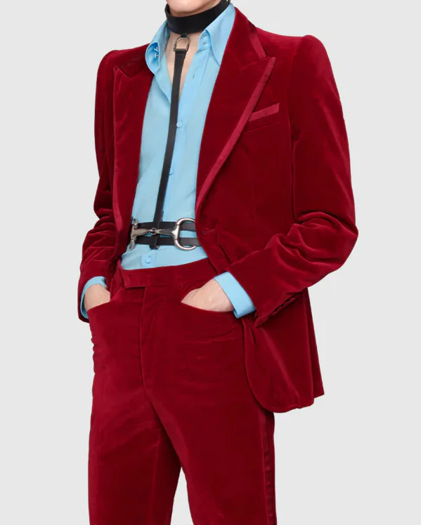 Colorful Suits for Grooms that are Perfect for Summer Wedding