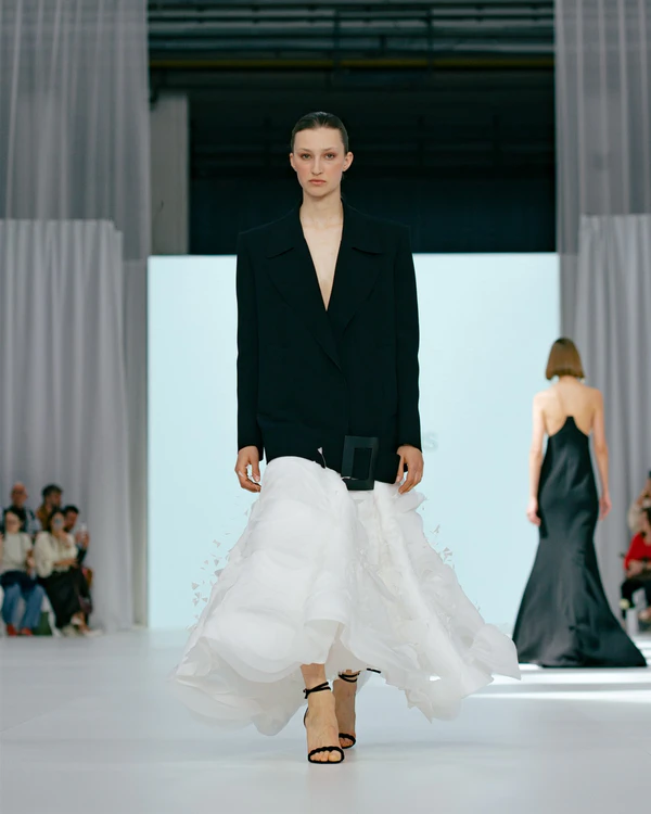 <a href="https://www.instagram.com/isabelsanchiscostura/">Isabel Sanchis</a>, Photography: <a href="https://www.instagram.com/tiposnet/">Tipos</a>