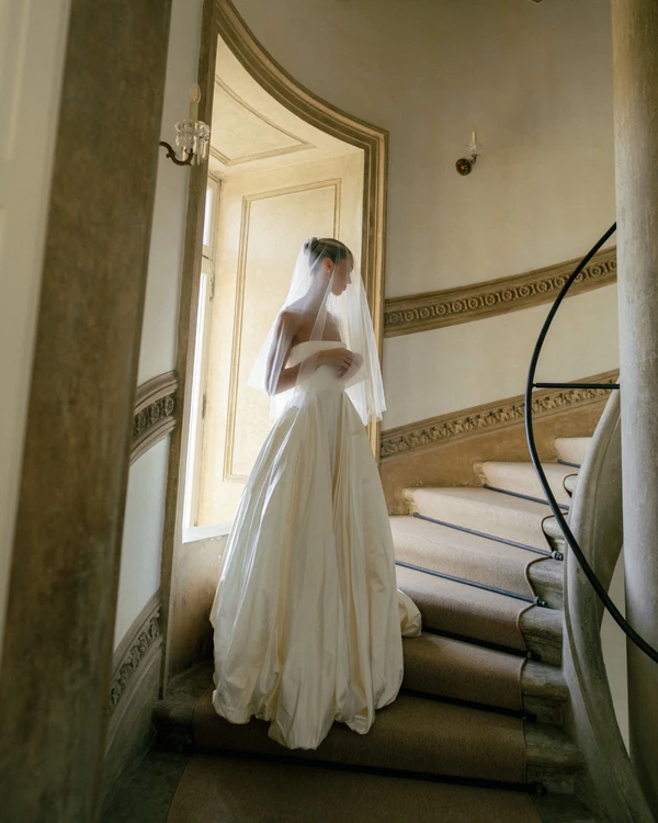 From Roman Garden Romance to a Red-Lit Nightclub at This Villa Aurelia Wedding