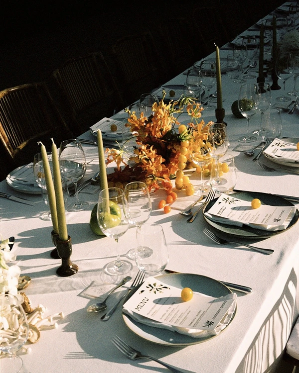 A Vibrant Retro Wedding in a Charming Portugese Castle — photo 1