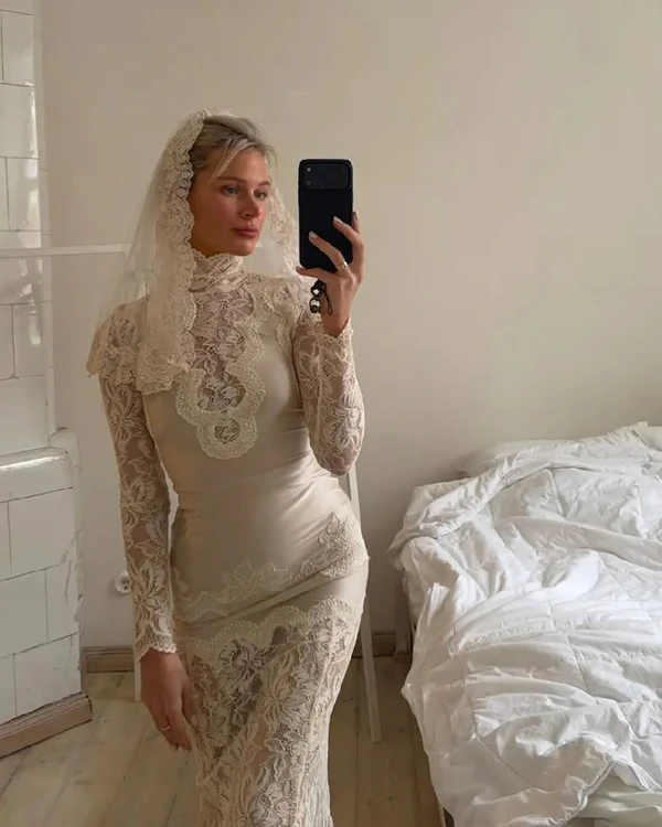 <a href="https://www.instagram.com/p/DU_ml7Nktc9/?img_index=1">Jonne Amaya</a>, Content: <a href="https://www.instagram.com/bertsakauskaite/">Roberta Sakauskaitė-Peña</a>