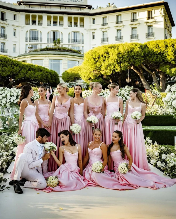 50 Must-Save Group Portrait Ideas