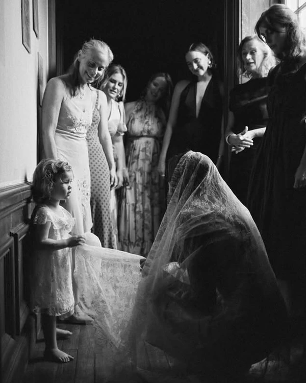 <a href="https://www.instagram.com/sberardweddings/p/C_vhZCboV0K/?hl=en&img_index=6" target="_blank">Photography: Sophie Berard</a>