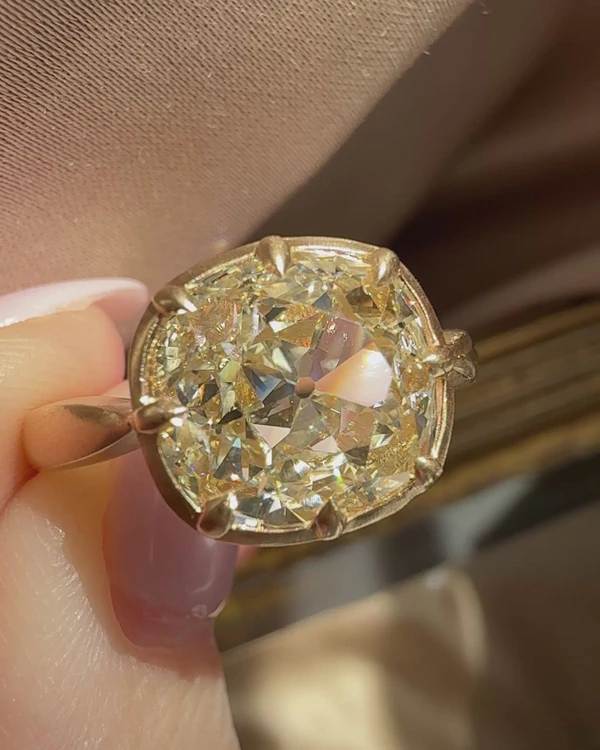 50 Iconic Vintage Engagement Ring Styles & Cuts