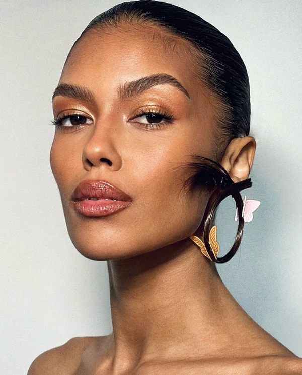 <a href="https://www.instagram.com/p/C5eHSv5tP9a/">Kholodova Makeup</a>