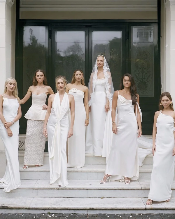 35 Must-Save Bridal & Grooms Party Portrait Ideas