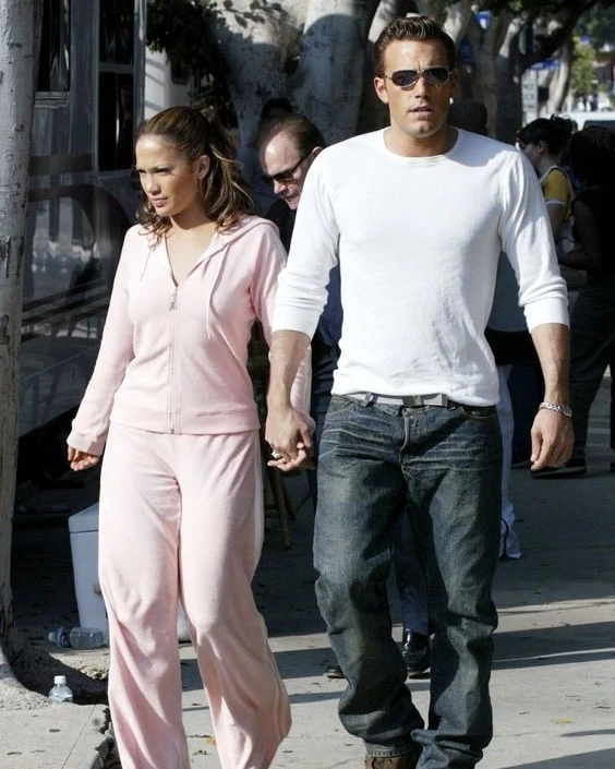Jennifer Lopez and Ben Affleck tie the knot in Vegas