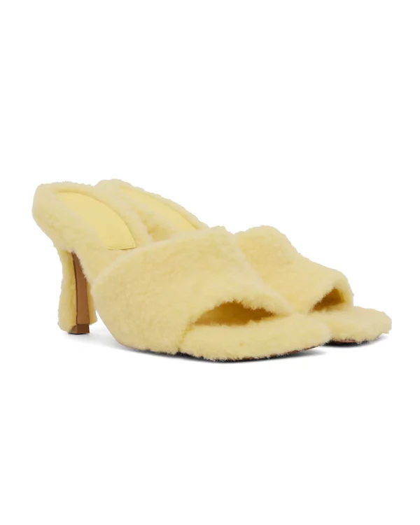 Fluffy Shoes for a Winter Wedding