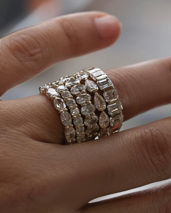 Ultimate Guide: Pear-Shaped Engagement Rings