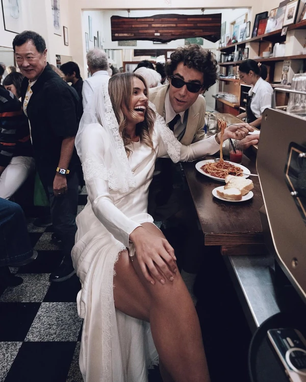 40 Fashionable Food-Infused Wedding Photography Ideas That Serve Style