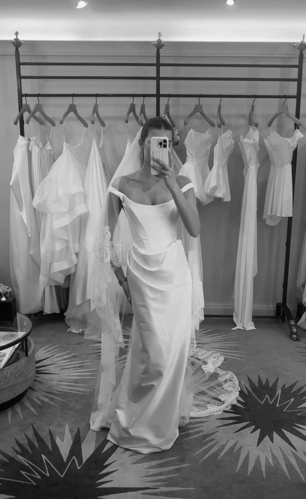 Content: <a href="https://www.instagram.com/styledsara/?hl=en-gb">Sara Walker</a>