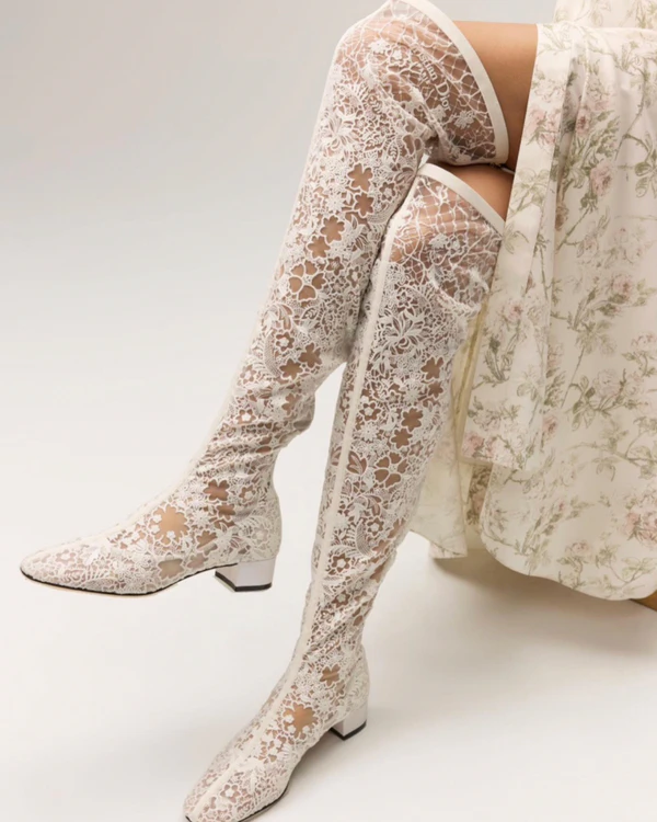 9 Chic Ways to Style Your Bridal Dress for a Winter Wedding