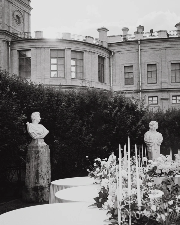 A Pride & Prejudice Inspired Wedding Set in a Romantic 18th-Century Palace Garden — photo 2
