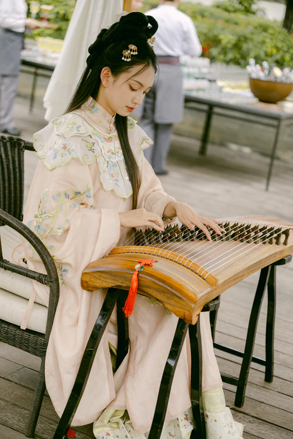 A Pastel-Drenched Chinese Celebration at Amandayan Amid the Mountainscapes of Lijiang