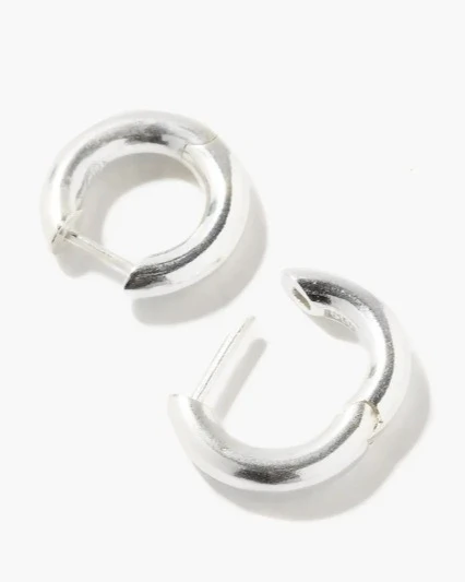 Minimalist Earrings to Compliment Your Wedding Look