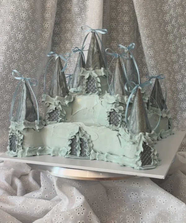 <a href="https://www.instagram.com/p/DIp2NV7TzZW/">Thycaketh</a>