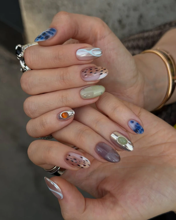 <a href="https://www.instagram.com/p/Da8iSDXiATK/?img_index=1">Chummy Nails</a>