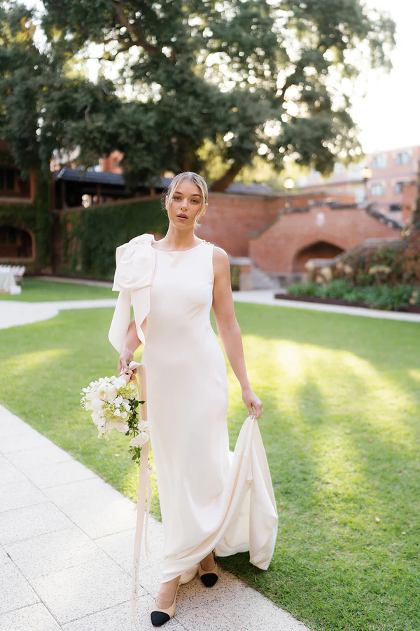 An Autumn Wedding Editorial: Reveling in Tranquility, Soft Light, and Stellar Dining