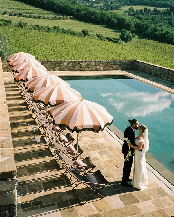 <a href="https://www.instagram.com/vignamaggio/">Il Borgo di Vignamaggio</a>, Photography: <a href="https://www.instagram.com/p/DOv1T_Oirp7/?img_index=1">Dias de Vino y Rosas</a>
