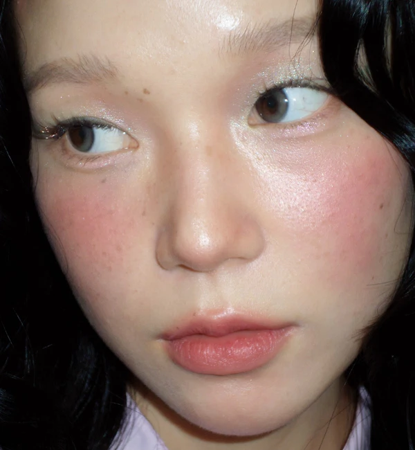 <a href="https://www.instagram.com/p/DcLUTrOoM2J/?img_index=1">Makeup Eunjidayo</a>