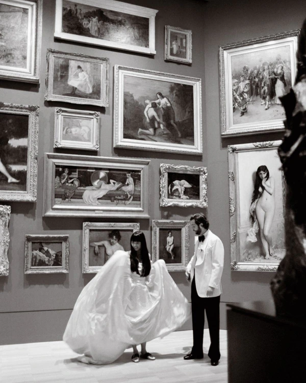 Inside a Daringly Colorful & Cool Wedding at a Melbourne Art Gallery