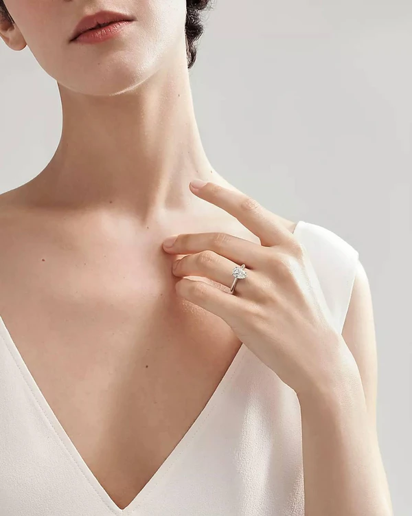 Ultimate Guide: Pear-Shaped Engagement Rings