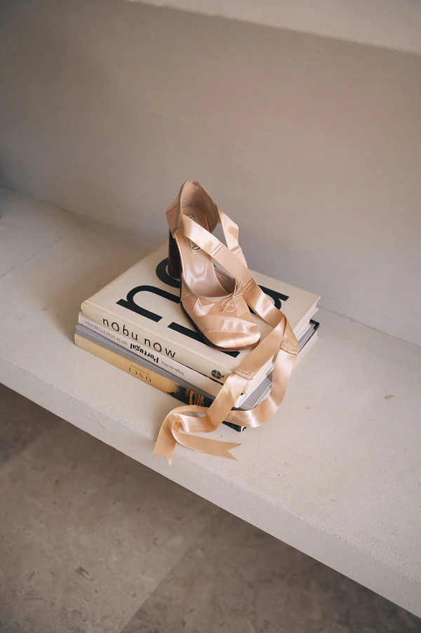 A Fever Dream Lisbon Wedding Where Art & History Collide at Palácio do Grilo