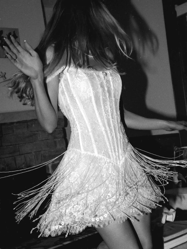 <a href="https://www.instagram.com/p/DYg9ut1kyS9/?img_index=2">Aston Bridal</a>