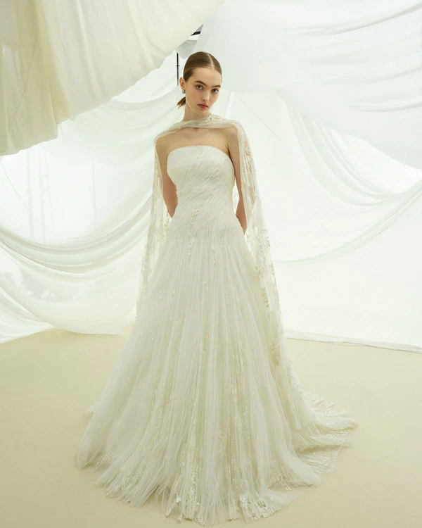 10 Ways to Style-Up Your Wedding Dress from Ceremony to Reception