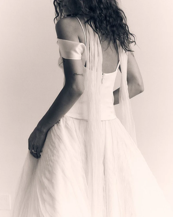 Trend: Neck Scarf Bridal