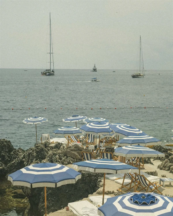 Photography: <a href="https://www.instagram.com/p/DDDNuiutPba/?img_index=1">La Dichosa</a>