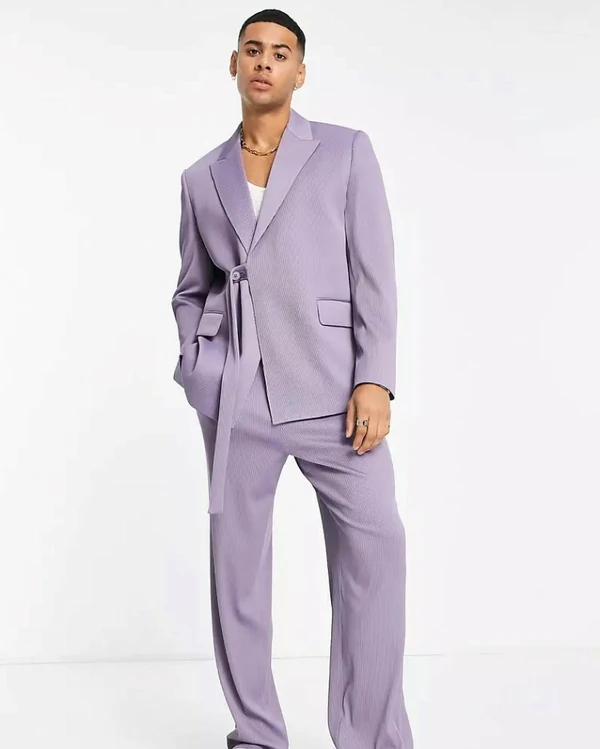 Colorful Suits for Grooms that are Perfect for Summer Wedding